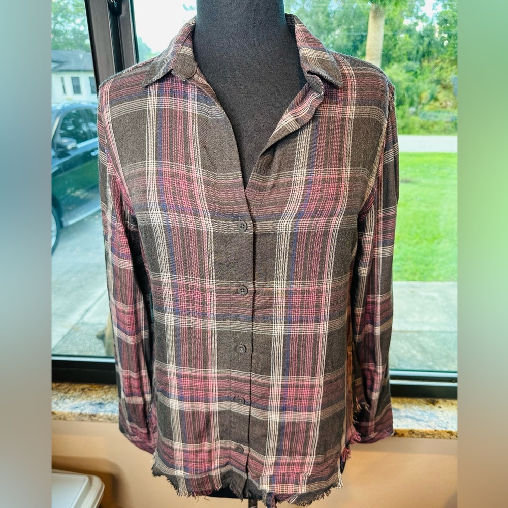 Cloth & Stone Pink Charcoal Flannel Button Down Fray Hem Farmhouse Top SZ Small